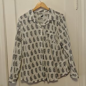 ‼️❇️Like New❇️ White and Blue Patterned Button Down